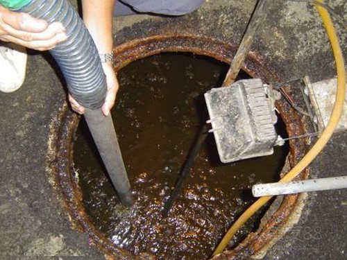 尉犁隔油池清理